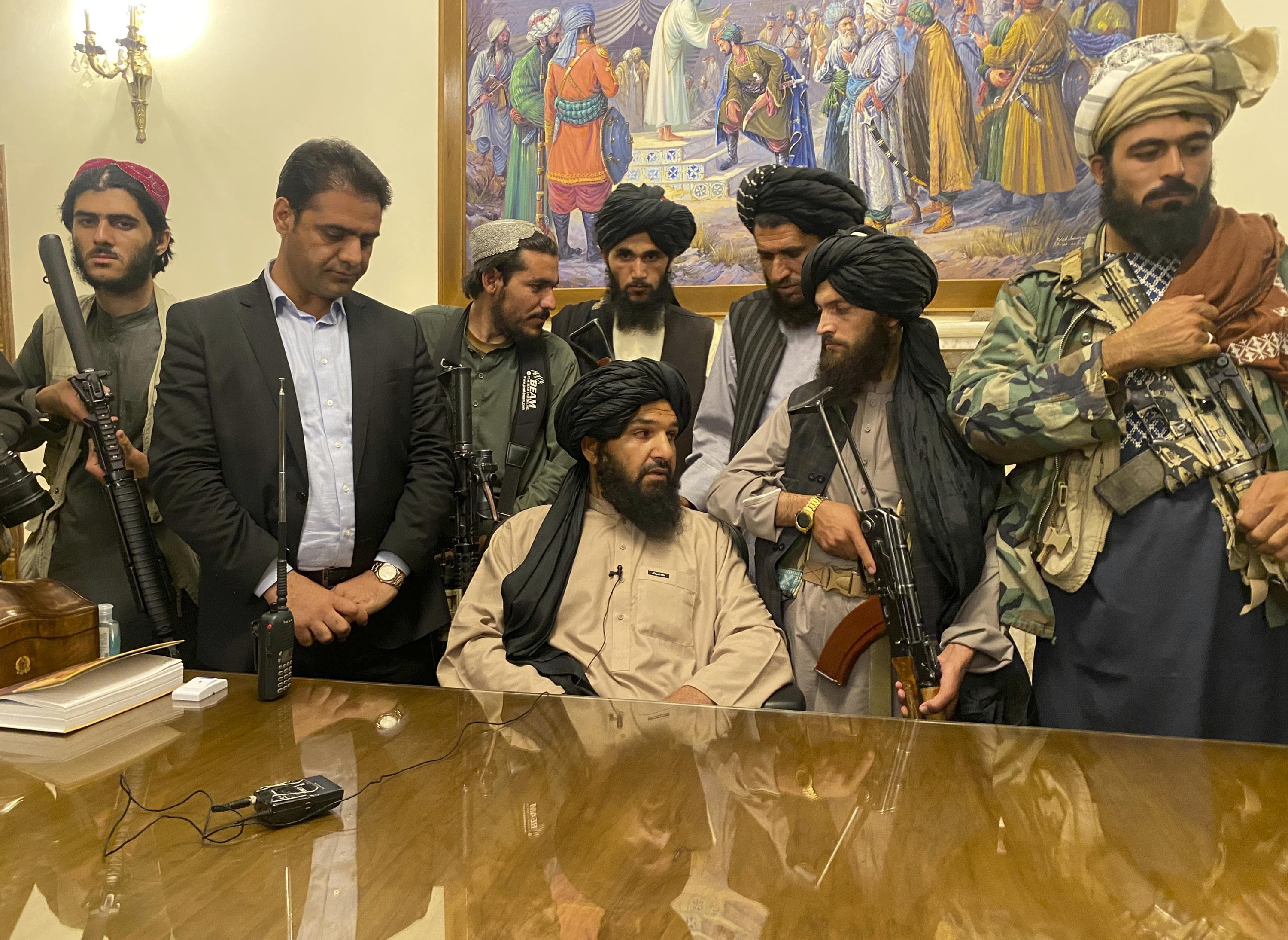 Talibanët pritet të njoftojnë formimin e qeverisë së re pas lutjeve të pasdites