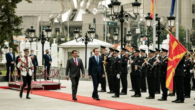 Qeveria e Kosovës dhe e Maqedonisë së Veriut nënshkruajnë 11 marrëveshje bilaterale