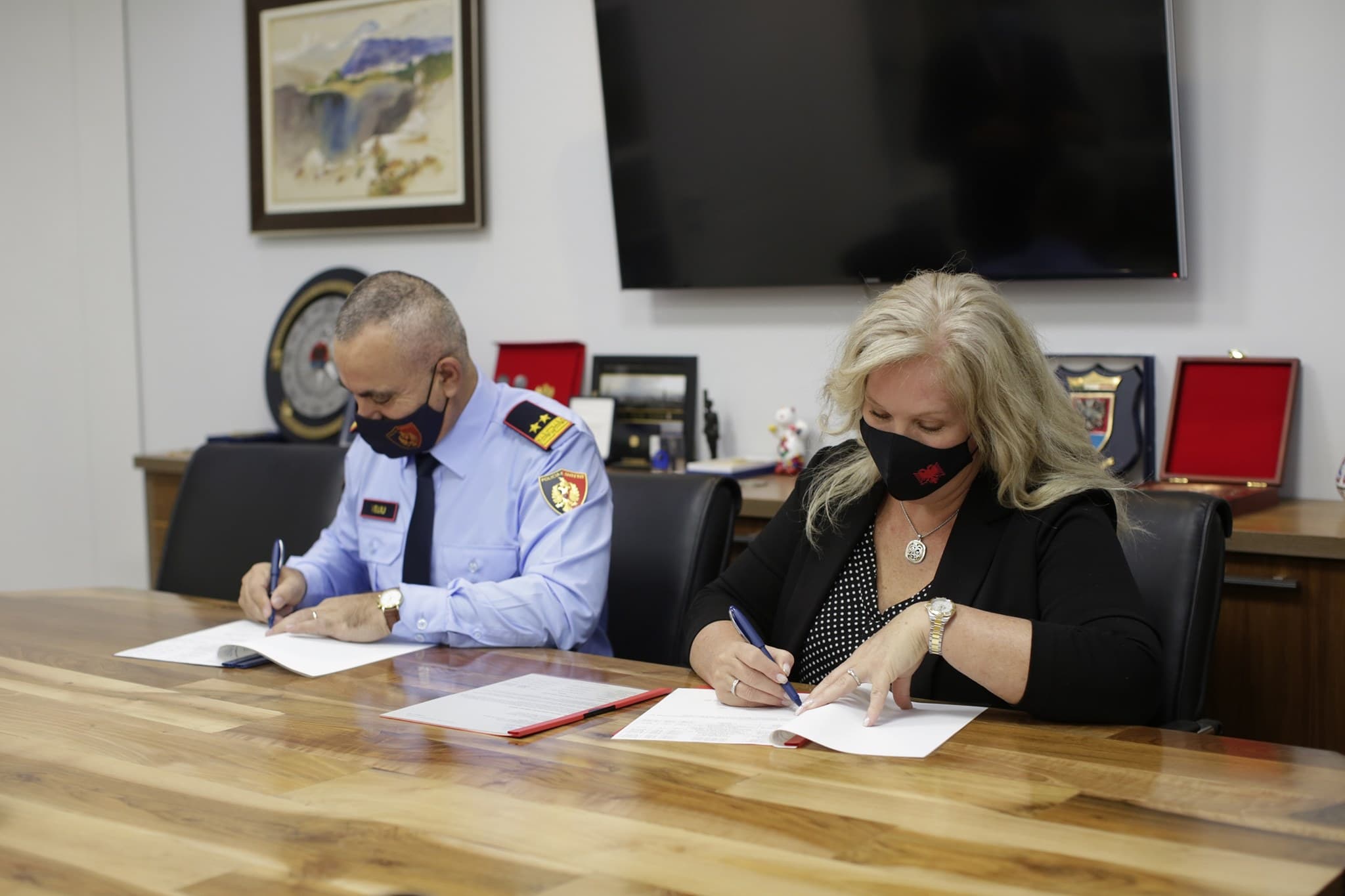 SHBA i dhuron 100 mijë dollarë pajisje hetimi Policisë së Shtetit