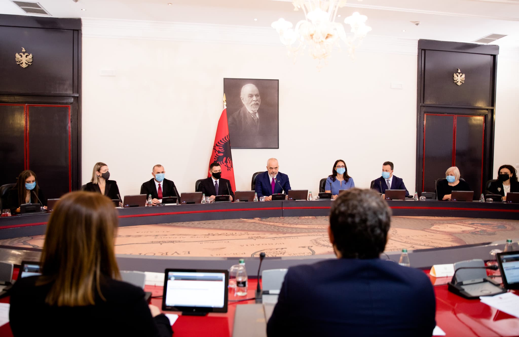 Nga mbërritja e vaksinave te mësimi me turne dhe shpronësimet, vendimet e marra në mbledhjen e qeverisë