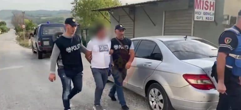 Kapet kokainë në fshatin e Fierit, sekuestrohet edhe kanabis