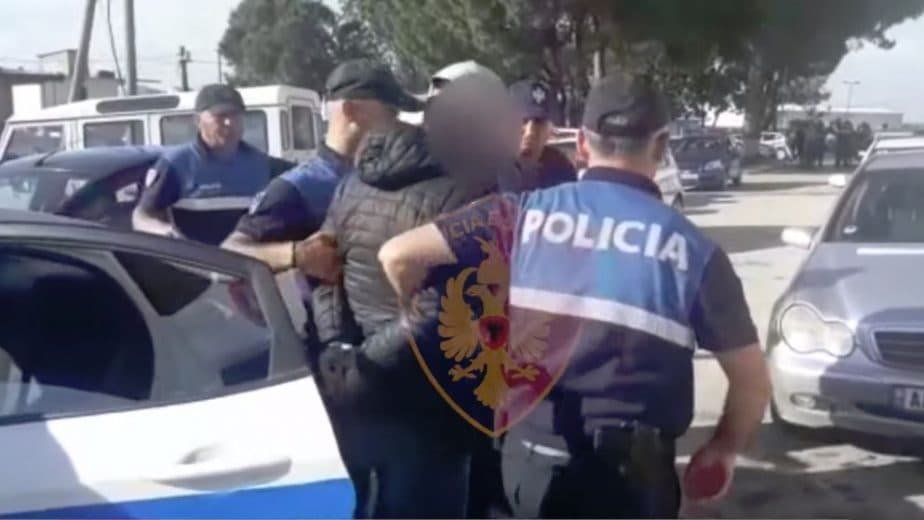 Shisnin kokainë dhe kanabis në rrugët e Tiranës, 3 të arrestuar