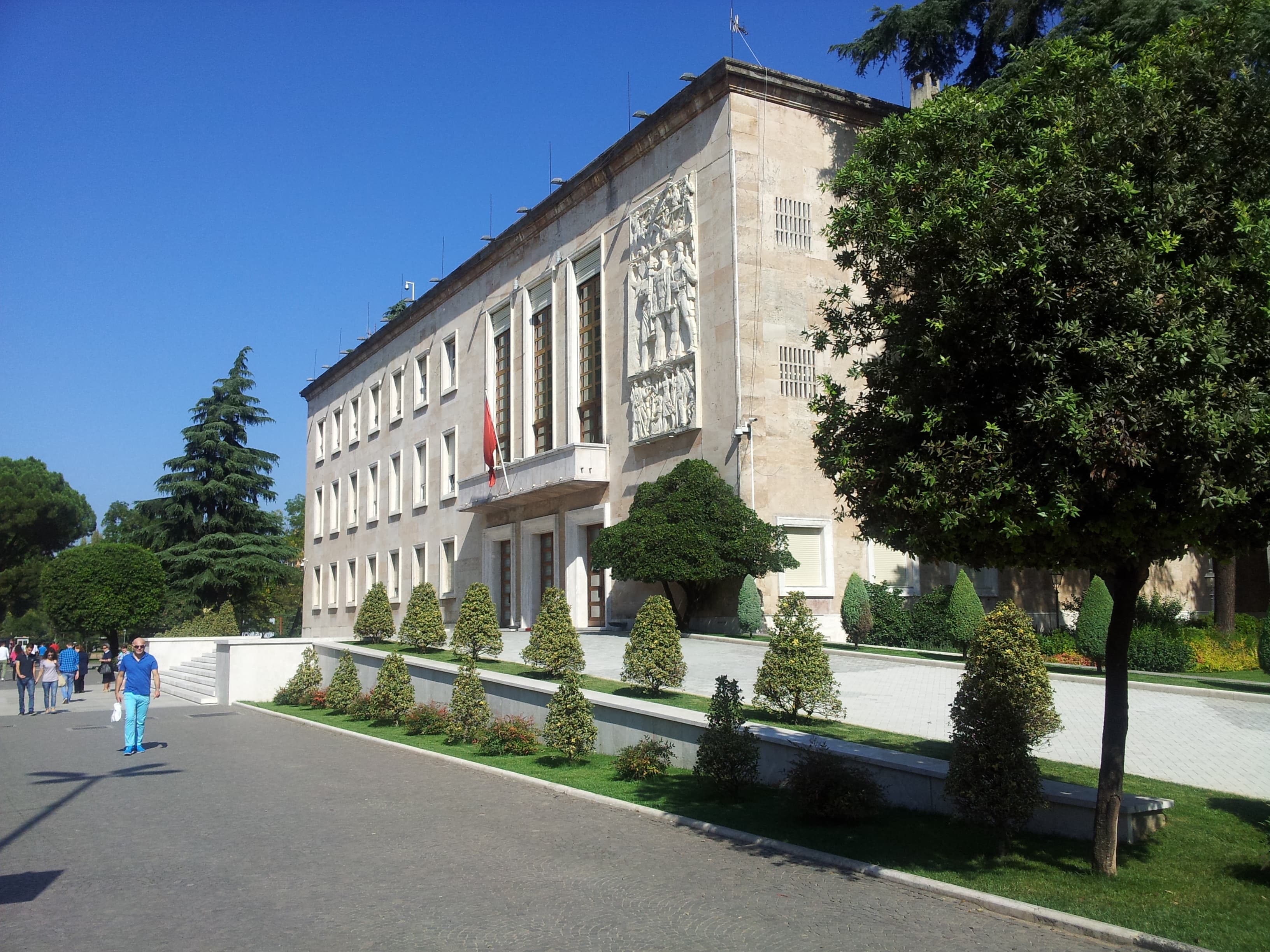 Kryeministria përgënjeshtron “The Sun”: Nuk do të ketë qendër azilantësh në Shqipëri