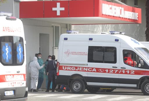 Bien ndjeshëm infektimet në 24 orë, 5 qytetarë humbin betejën me Covid në vend