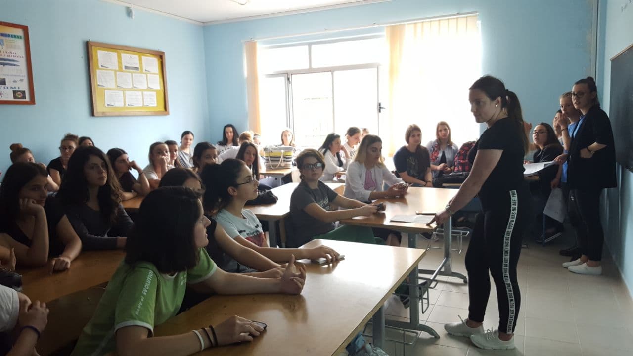 Skandal! Mësuesve të Belshit u mbahen 40 mijë lekë nga paga: Na mirëkuptoni, s’ka fond!