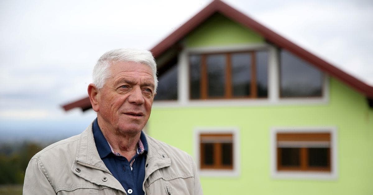 Burri ndërton një shtëpi rrotulluese që gruaja e tij të shijojë pamje të ndryshme
