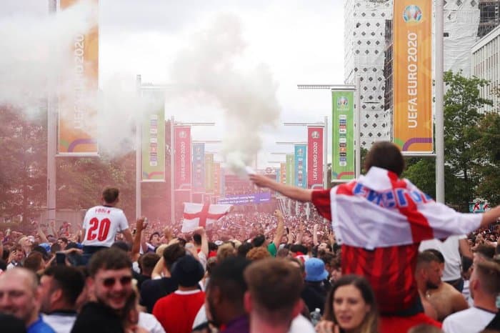 UEFA dënon Anglinë, dy ndeshje do të zhvillohen pa tifozë