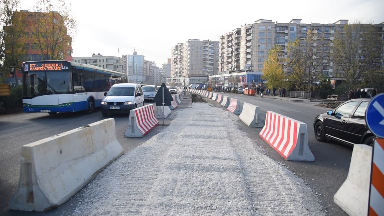 Punimet te “Unaza e Re”, devijohet qarkullimi i automjeteve (HARTA)