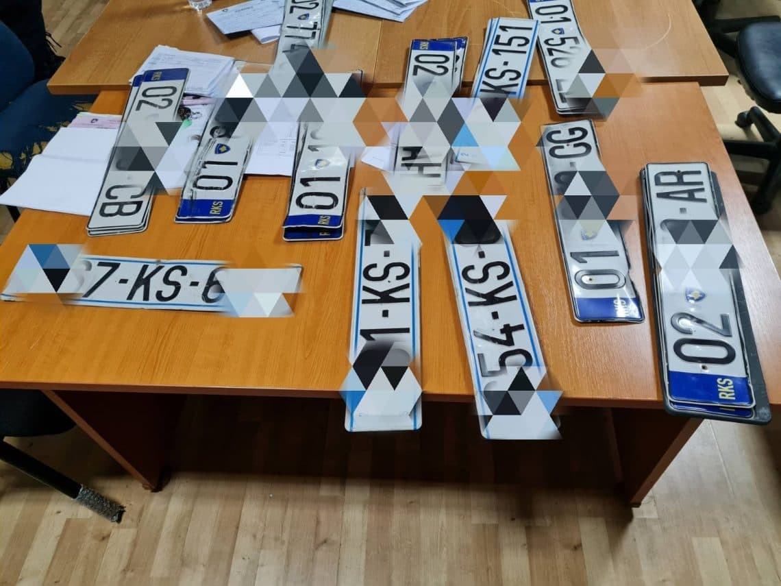 Grupet punuese të Kosovës dhe Serbisë sot takohen në Bruksel për targat e automjeteve