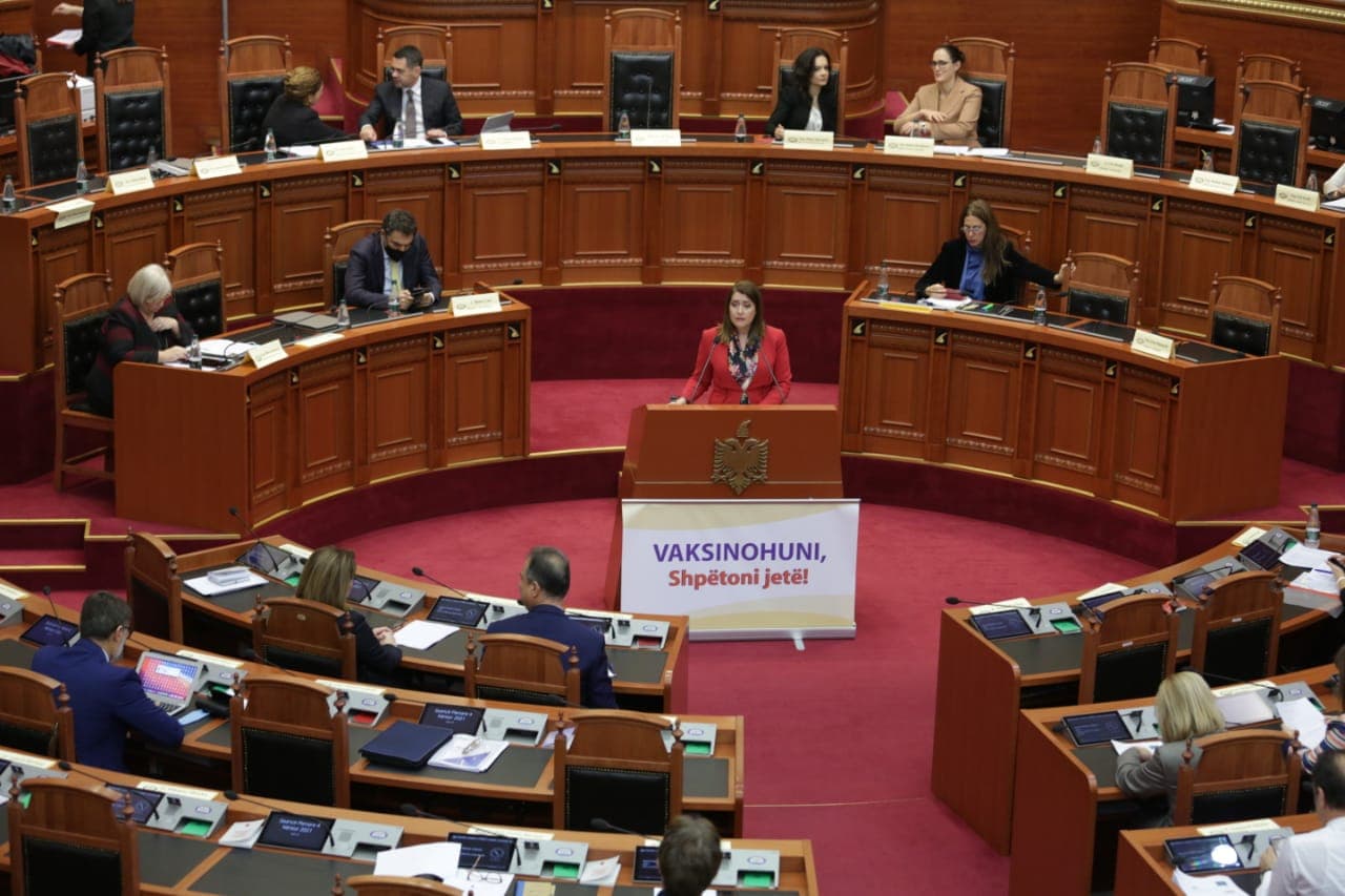 Manastirliu: Do të vendosim pasaportë vaksinimi për të hyrë në lokale