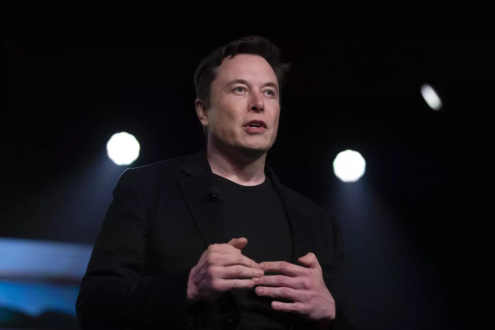 Elon Musk shet 5 miliardë dollarë aksione Tesla