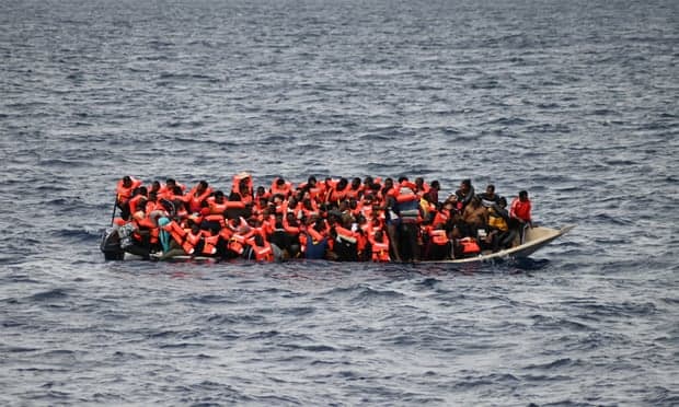 10 persona mbyten në një varkë të mbipopulluar me emigrantë pranë Libisë