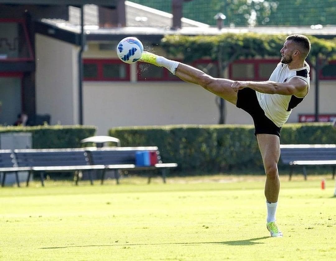 Milanit nuk i ndahen dëmtimet, Pioli pa dy titullarë ndaj Fiorentinës