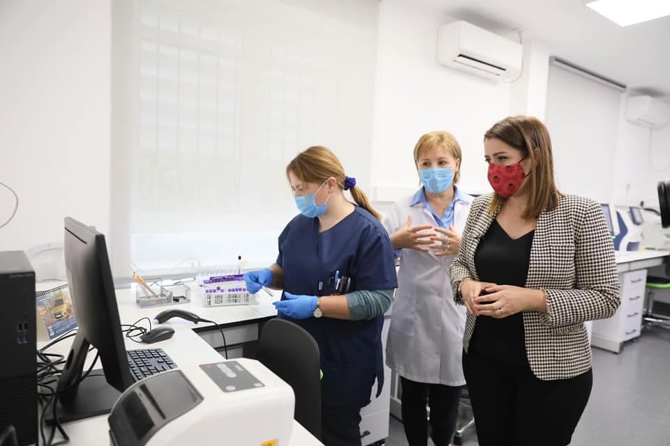 Manastirliu: 14 spitale rajonale me shërbimin e laboratorit të standardeve më të larta