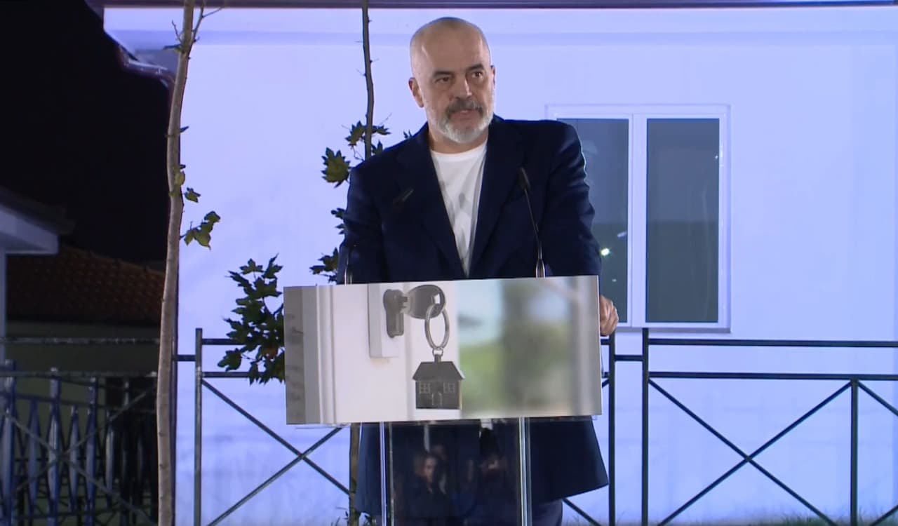 Rindërtimi në Vaqarr/ Rama: Dorëzohet blloku i parë rezidencial për 33 familjet e prekura nga tërmeti