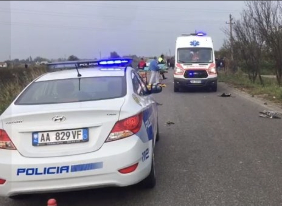 Aksidentohen dy automjete në Elbasan, tre të plagosur