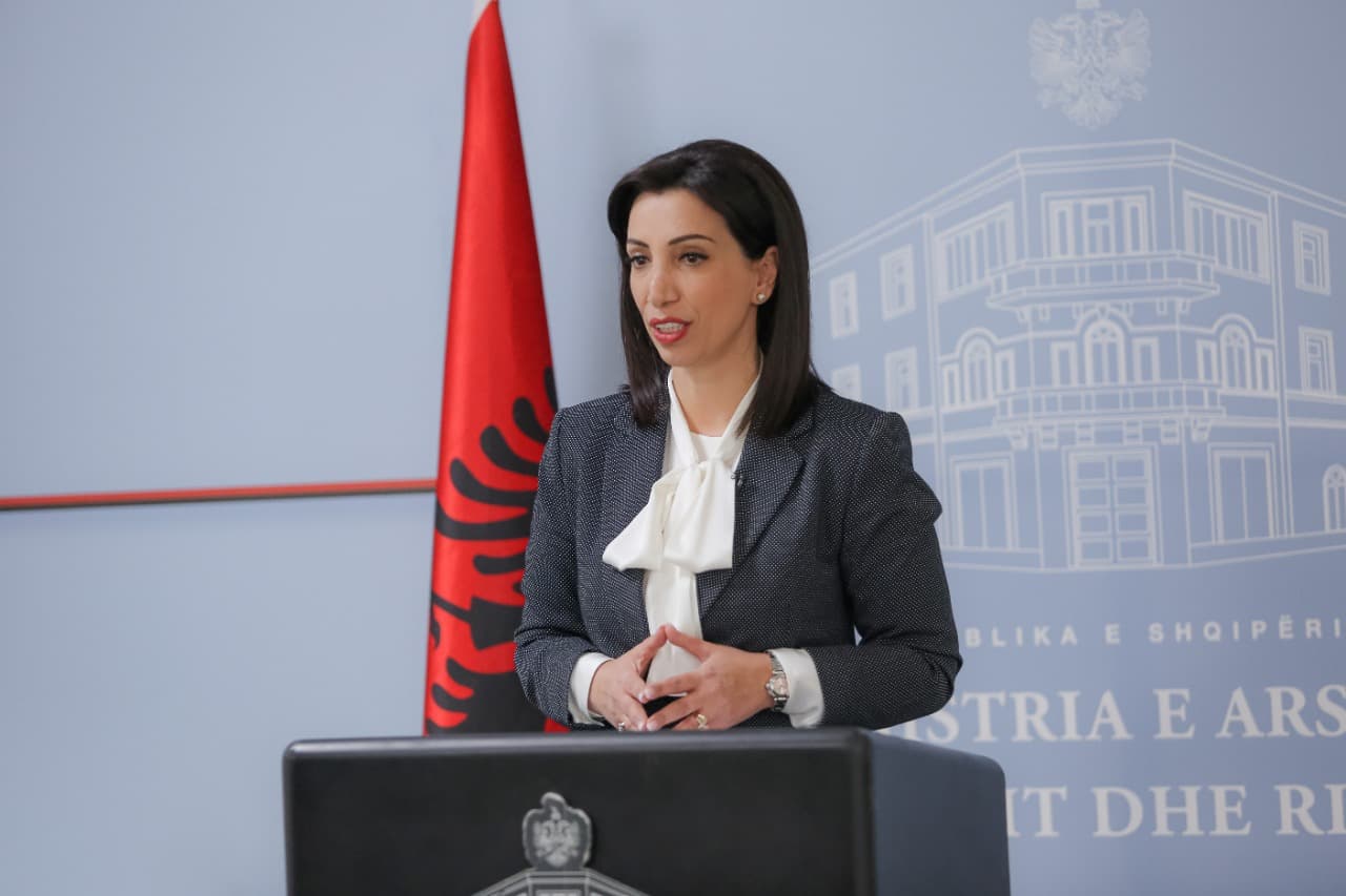 Asnjë mësues i dënuar nuk do të pranohet më në arsim (Udhëzimi)