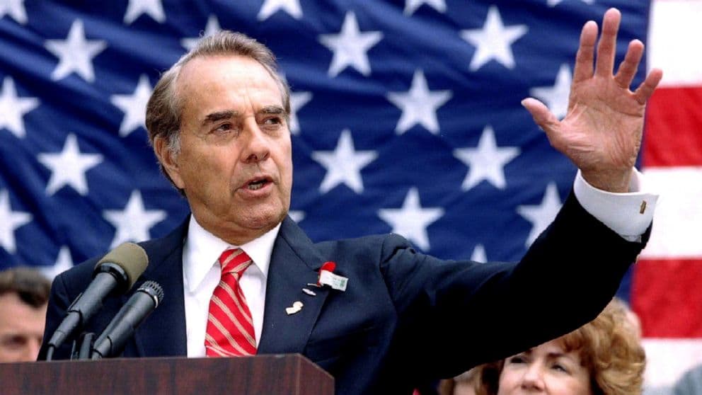 Ndërron jetë ish-senatori republikan Bob Dole