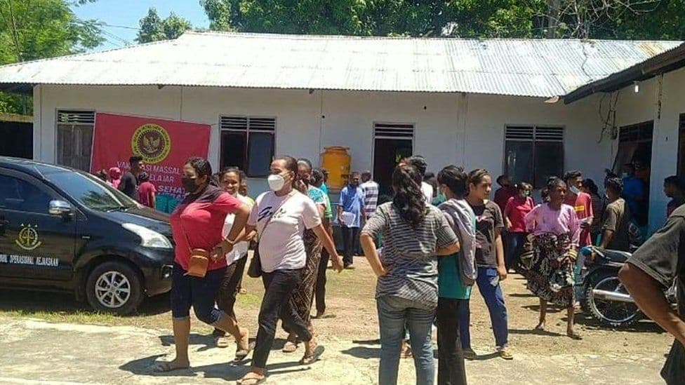 Tërmeti me magnitudë 7.4 ballë godet Indonezinë