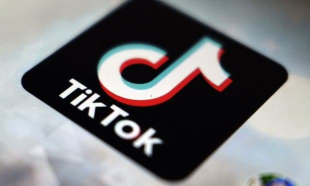 Gjyqtari rumun pezullohet nga detyra për postimet në TikTok