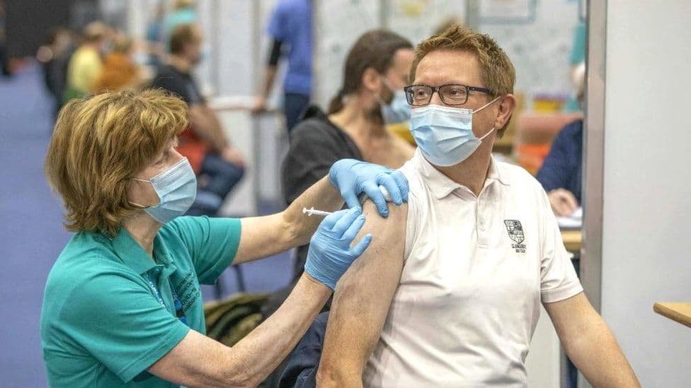 Omicron deri në 70% më pak gjasa të ketë nevojë për kujdes spitalor