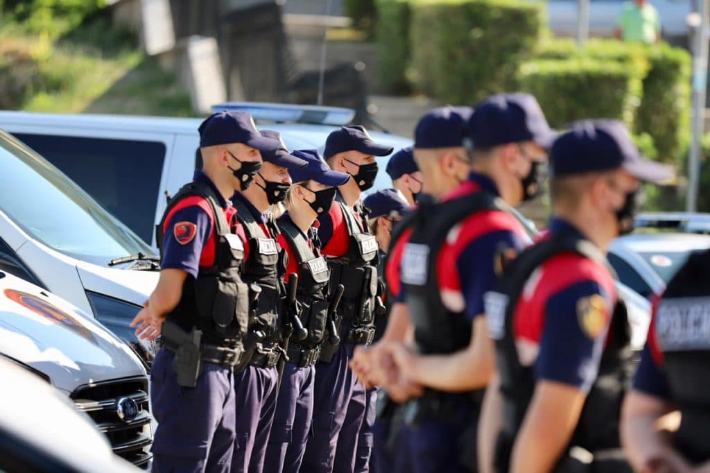 Qeveria miraton vendimin për transferimin e punonjësve të policisë në administratë (Procedura)