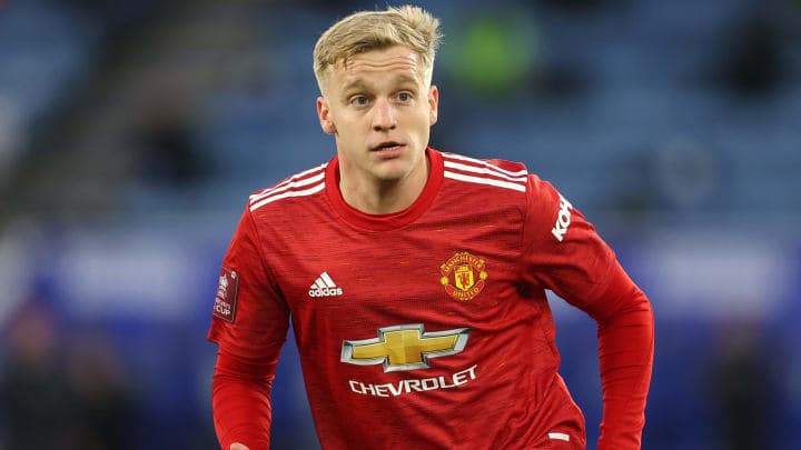 Bayern Munchen i shkel syrin Van de Beek-ut