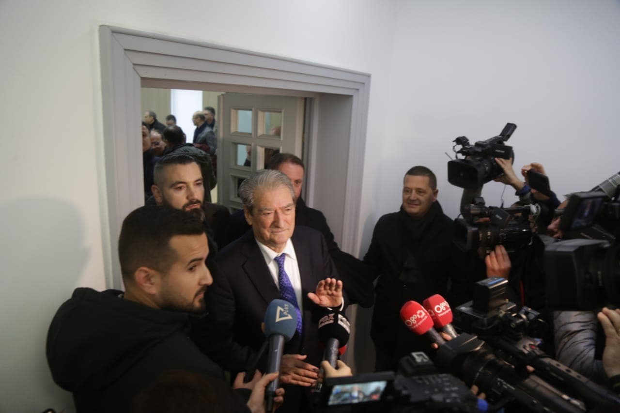 Berisha për Ramën dhe Bashën: Buratini i qeverisë dhe kukulla e tij që vazhdon të uzurpojë dhe për pak ditë PD-në