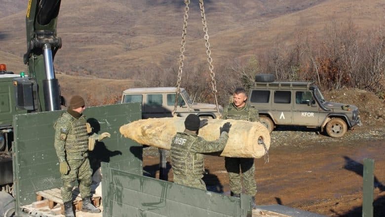 FSK dhe KFOR shkatërrojnë bombën 907 kg të luftës së fundit në Kosovë