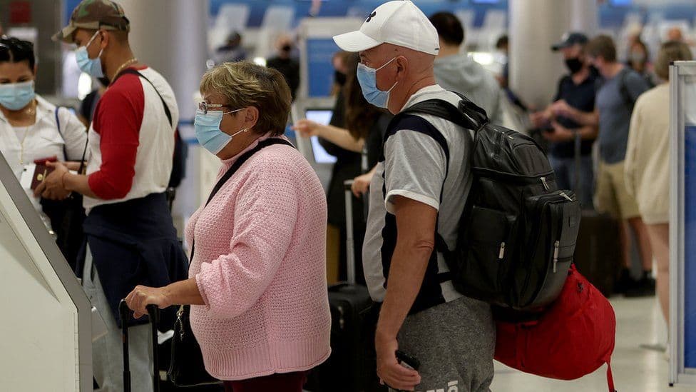 Omicron dhe moti i keq godet rëndë fluturimet në SHBA gjatë festave