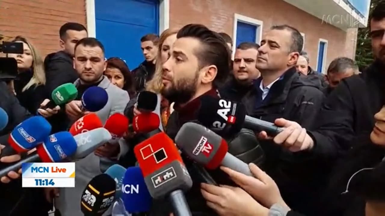 Mbështetësit e Berishës shkojnë sërish në selinë e PD, i gjejnë dyert e kyçura