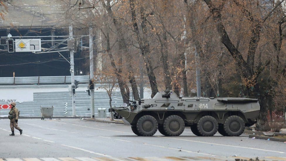 Protestat në Kazakistan, presidenti autorizon ushtrinë të qëllojë pa paralajmërim (VIDEO)