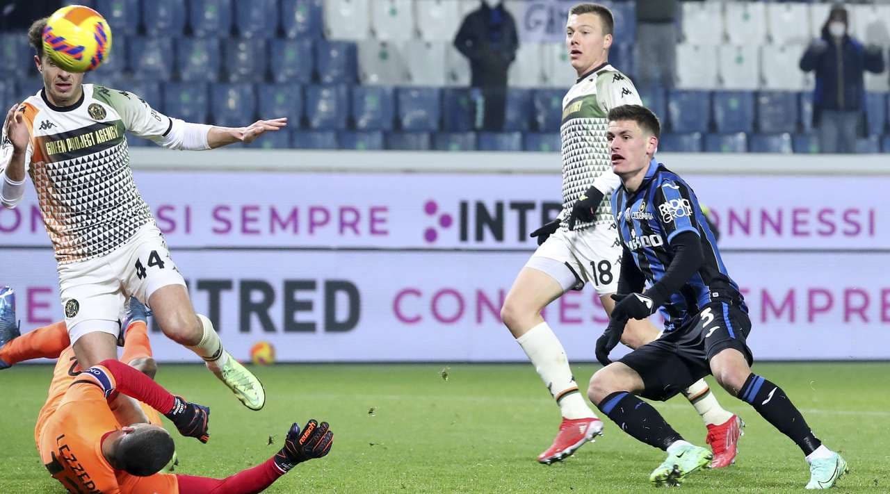 Nga një gol për çdo pjesë, Atalanta kualifikohet në Kupë (VIDEO)