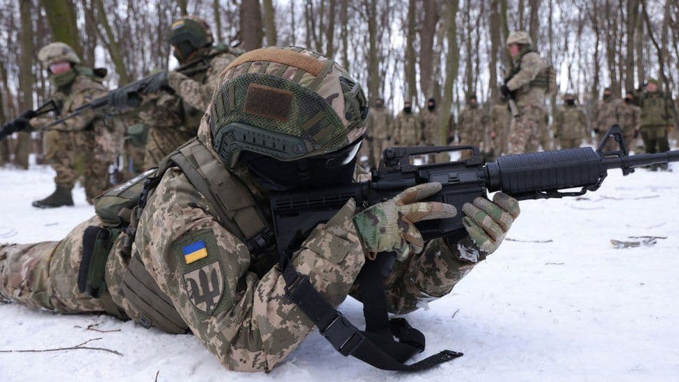 Tensionet Rusi-Ukrainë/ Johnson paralajmëron: Pushtimi rus do të ishte katastrofik
