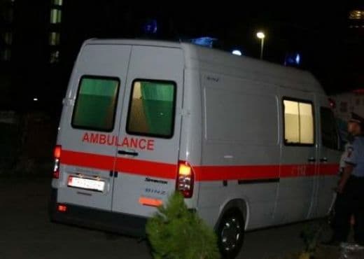 Rrëzohet teksa punonte, dëmtohet rëndë 60-vjeçari në Vlorë