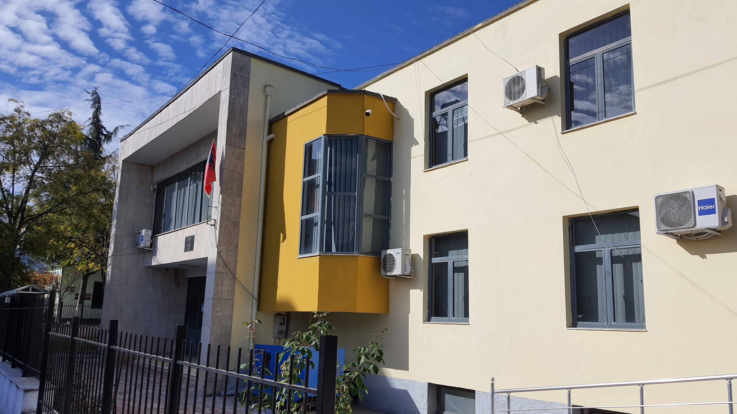 Mbushën me kanabis fshatin në Dibër, lihen në burg 10 të arrestuarit, 4 në arrest shtëpie