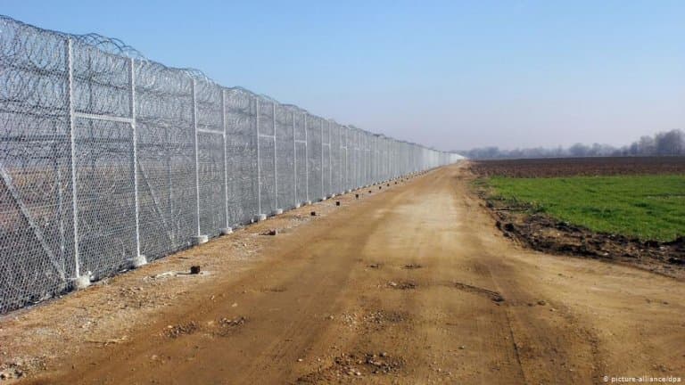“Barbare”, ministri turk: 12 emigrantë kanë vdekur nga i ftohti në kufirin me Greqinë