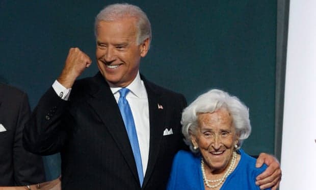 Nëna e Joe Biden ngjall polemika! Refuzoi të flinte në shtratin e mbretëreshës Elizabeth