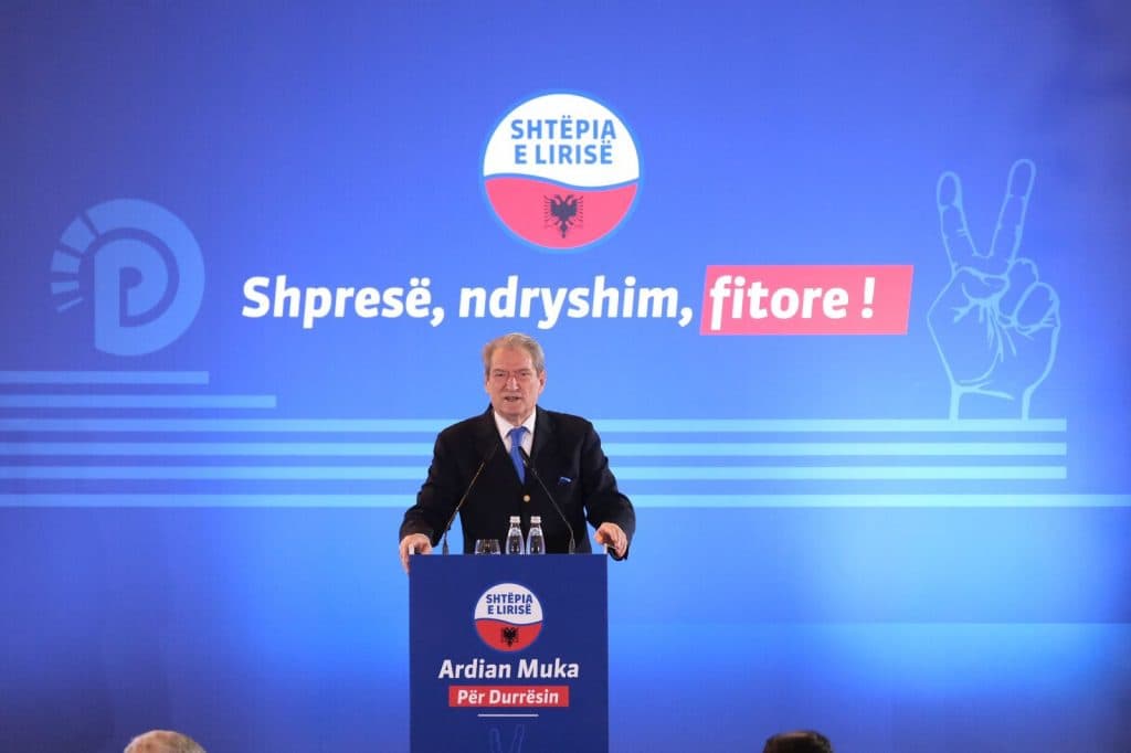 Berisha ironizon kandidatin e Bashës: Fshihet pas fustanit të Gridës dhe mustaqeve të Salianjit!