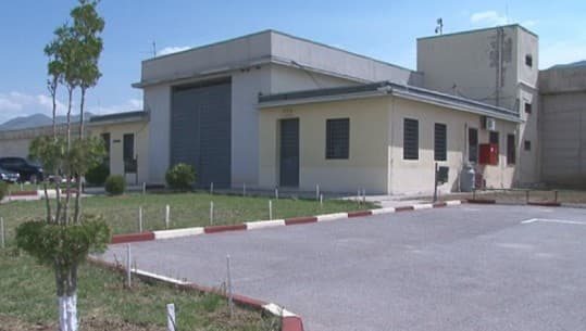 Vdes në spital një i burgosur në Drenovë