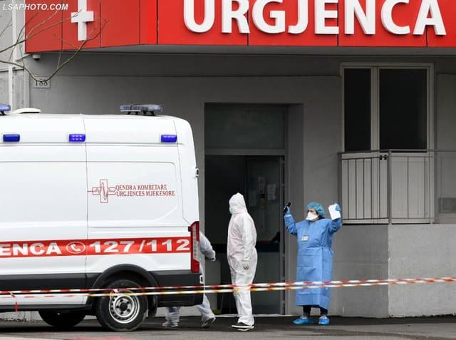 Ulet kurba e të infektuarve me Covid-19, ndërrojnë jetë 6 persona