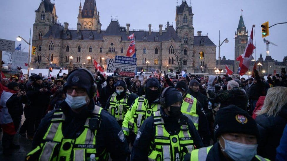 Trudeau zotohet se do të bllokojë llogaritë bankare të protestuesve