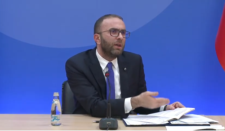 Bardhi: Berisha po solidarizohet me non gratat e Ramës duke sulmuar SHBA-të