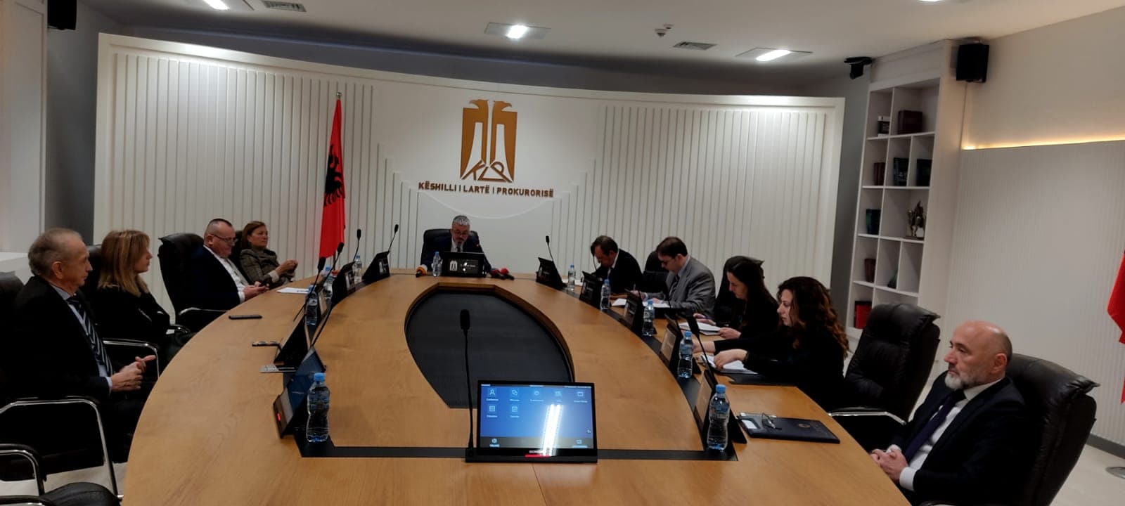 I vetëm në garë, Alfred Balla zgjidhet kreu i KLP, debate gjatë mbledhjes