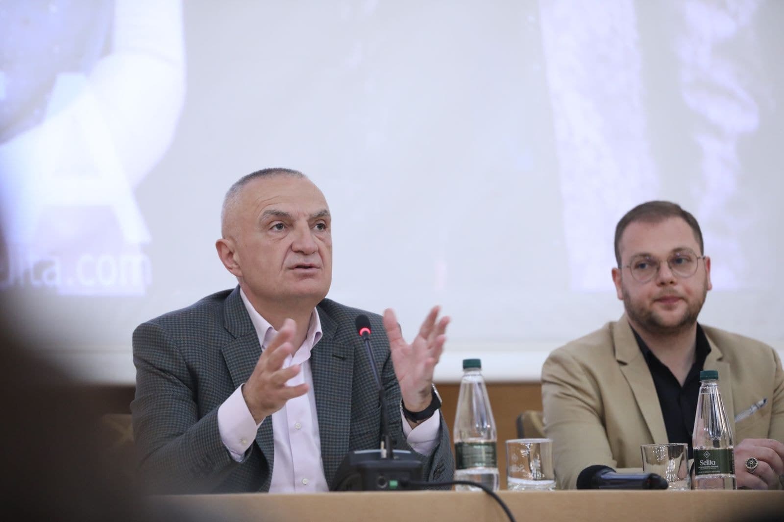 Meta, të rinjve: Merrni në dorë fatin e vendit, ndalni shpopullimin