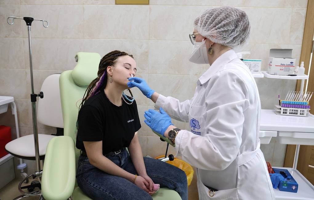 Covid 19/ Rusia regjistron vaksinën e parë nëpërmjet spërkatjes në hundë