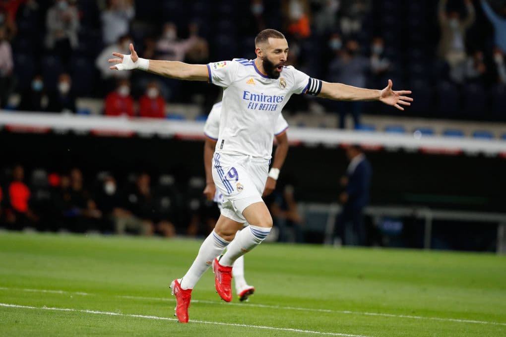 Rio Ferdinand: Të shënohet emri i Benzema si fitues i “Topit të Artë”
