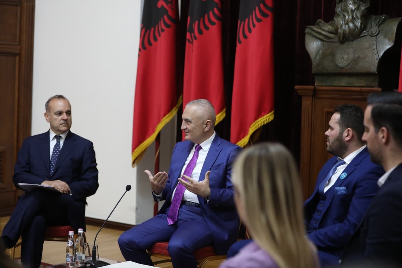 Shpopullimi, Meta- të rinjve: Koha që të marrin në dorë fatet e tyre
