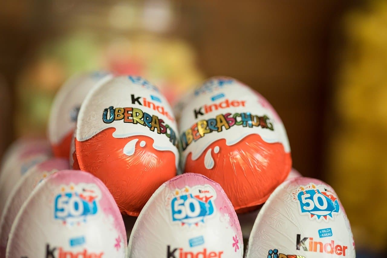 Fëmija 12 vjeç ha vezën Kinder me salmonelë, përfundon në spital