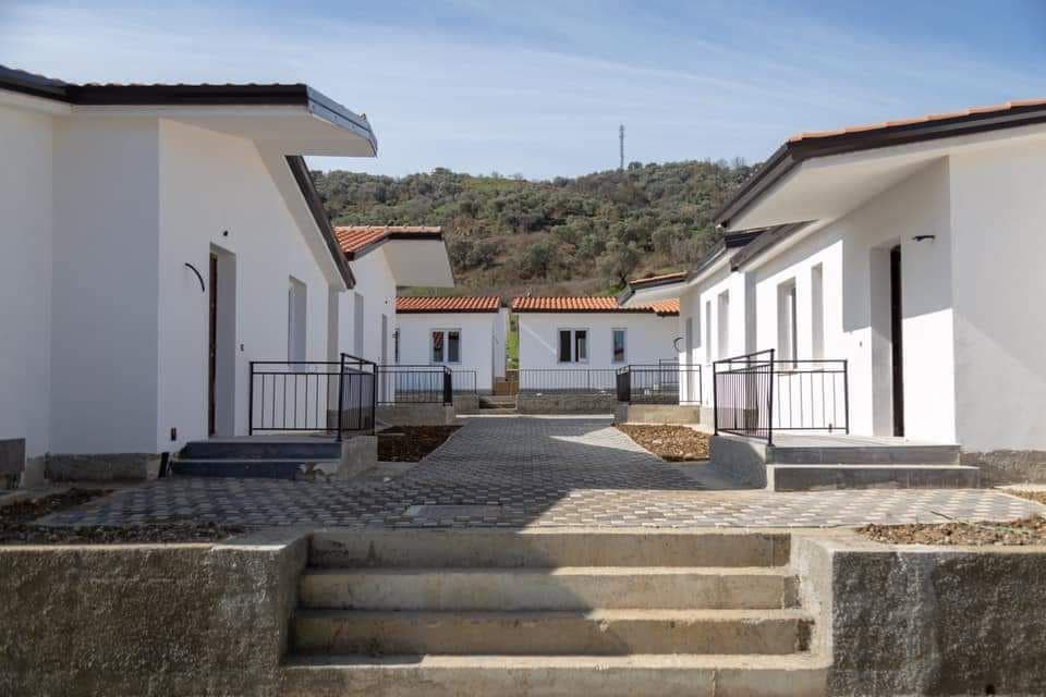 Rindërtimi në Ndroq/ Drejt përfundimit lagja e re për 74 familje